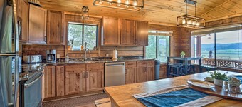 Sprawling Mountain-view Cabin: 5 Mi to Mesa Verde