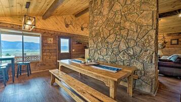 House (5 Bedrooms) | Interior