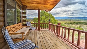 Interior - Sprawling Mountain-view Cabin: 5 Mi to Mesa Verde (Mancos)