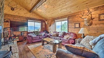 House (5 Bedrooms) | Interior