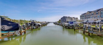 Boat Slip & Pool Access: Ocean City Home!