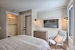 Apartment (2 Bedrooms) | Interior - < 1 Mi to Peak 8: Ski Condo in Breck w/ Mtn Views (Breckenridge)