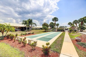 Interior - Screened Patio & Grill at Sebring Resort Community (Sebring)