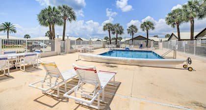 Screened Patio & Grill at Sebring Resort Community