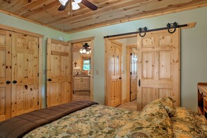 House (3 Bedrooms) | 3 bedrooms, iron/ironing board, bed sheets - Breathtaking Murphy Cabin w/ Deck & Mountain Views (Murphy)