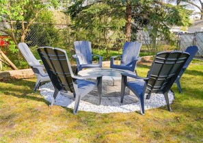 Property grounds - Harding Lakeside Getaway| 8 bedroom sleeps 16! (Muskegon)