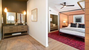 A bedroom with a bed, a ceiling fan, a nightstand, a lamp, and a red patterned rug. - Family&Groups, 5br, Sleep 12, Pool/Hot tub/Firepit (Albuquerque)