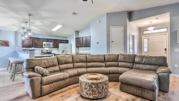 House (4 Bedrooms) | Interior