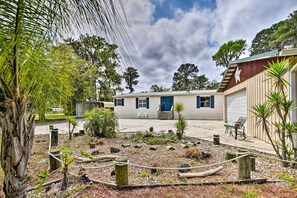 House (3 Bedrooms) | Interior - Waterfront Home w/ Boat Dock & Large Porch! (Georgetown)