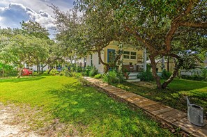 Apartment (0 Bedroom) | Interior - Tropical Studio: 1/4 Mi to Public Beach Access! (Santa Rosa Beach)