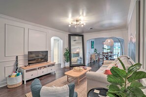Ferienhaus (3 Bedrooms) | Wohnbereich | Fernseher, Bücher