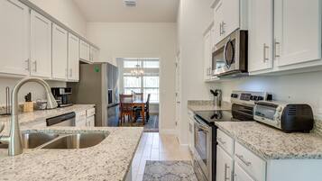 House (4 Bedrooms) | Private kitchen | Microwave, oven, stovetop, dishwasher