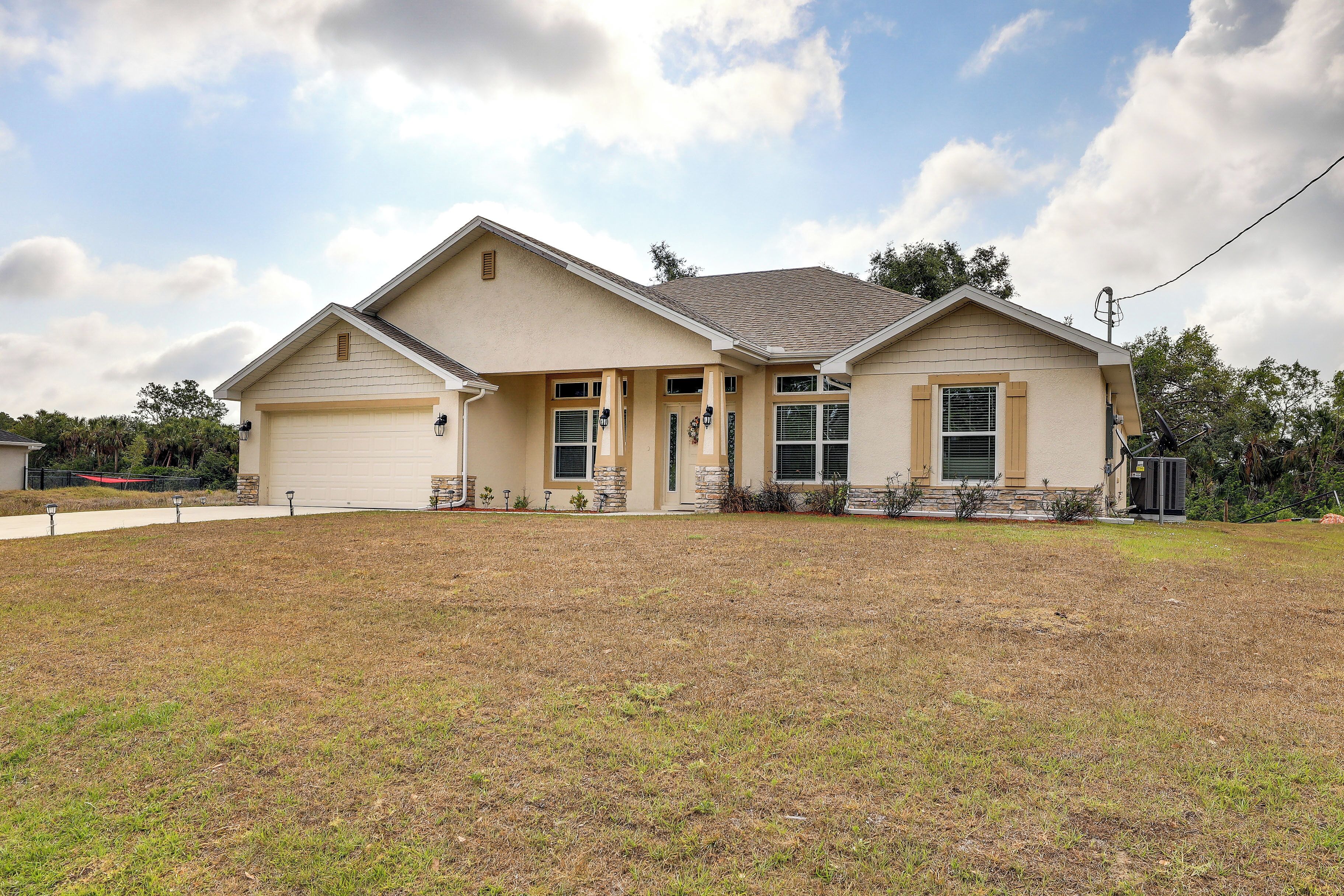 House (4 Bedrooms) | Front of property