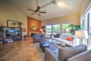 Apartment (2 Bedrooms) | Interior - Kerrville Retreat on 18th Hole of Riverhill! (Kerrville)
