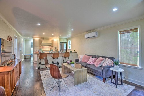 16 Mi to Disney: Cottage w/ Deck in Winter Garden