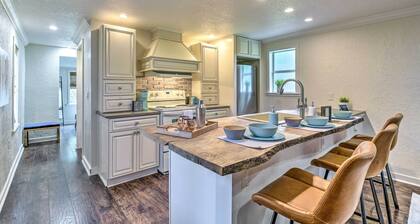 16 Mi to Disney: Cottage w/ Deck in Winter Garden