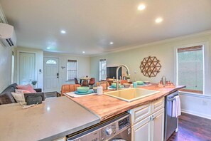 Cottage (1 Bedroom) | Interior - 16 Mi to Disney: Cottage w/ Deck in Winter Garden (Winter Garden)