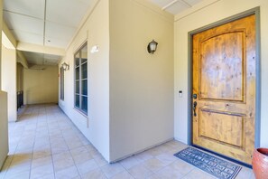 Apartment (3 Bedrooms) | Interior - Top-floor Lake-view Condo w/ Boat Dock Access (Lakeway)