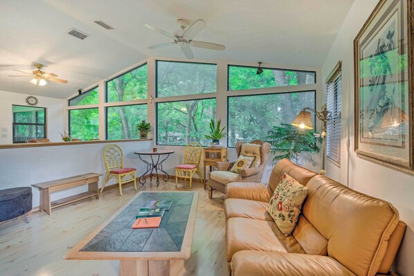 House (2 Bedrooms) | Living area | TV, books