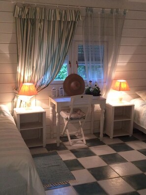 2 bedrooms, iron/ironing board, free WiFi, bed sheets - Comfortable chalet in a superb garden 5 minutes from the beach. (Estepona)