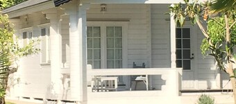 Comfortable chalet in a superb garden 5 minutes from the beach.