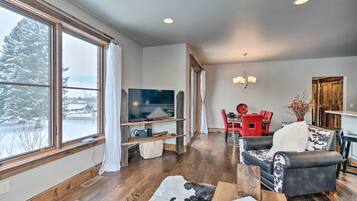 Apartment (2 Bedrooms) | Front of property