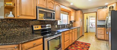 House (3 Bedrooms) | Interior