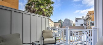 San Diego Home - Walk to Sail Bay & Mission Beach!