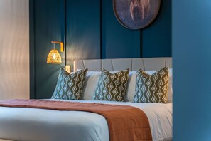 Desk, iron/ironing board, travel cot, WiFi - Sleep 22*Townhome Duo! Game room/rooftops! (Nashville)