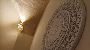 独特客房, 1 张大床 | 羽绒被、记忆海绵床垫、免费 WiFi、床单
