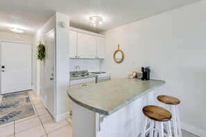 Interior - Panama City Beach Condo w/ Resort Amenities! (Panama City Beach)