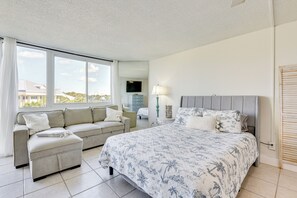 Apartment (0 Bedroom) | Interior - Panama City Beach Condo w/ Resort Amenities! (Panama City Beach)