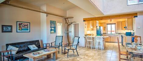 House (3 Bedrooms) | Interior