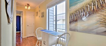 Convenient PCB Condo w/ Pool Access: Walk to Beach
