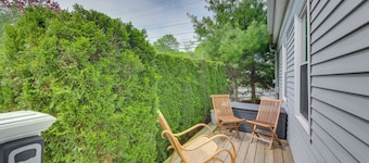 Rockland Home w/ Deck 5 Mins to Historic Downtown!