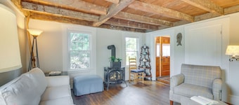 Rockland Home w/ Deck 5 Mins to Historic Downtown!