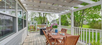 Rockland Home w/ Deck 5 Mins to Historic Downtown!