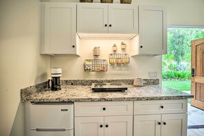 Cottage (1 Bedroom) | Interior - Rancho Santa Fe Casita - Gate Guarded Community! (Escondido)