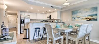 Walk to Shore! Family Condo w/ Pool in Ocean City