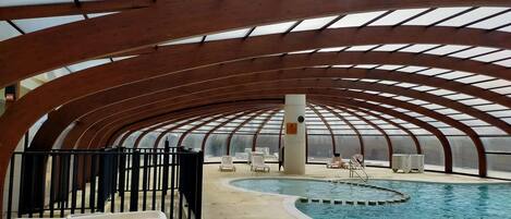 Innenpool, beheizter Pool