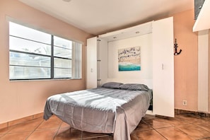 Apartment (0 Bedroom) | Interior - Pet-friendly Hollywood Oasis, Walk to Beach! (Hollywood)