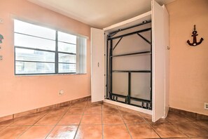 Apartment (0 Bedroom) | Interior - Pet-friendly Hollywood Oasis, Walk to Beach! (Hollywood)