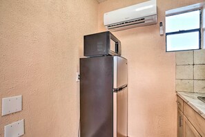Apartment (0 Bedroom) | Interior - Pet-friendly Hollywood Oasis, Walk to Beach! (Hollywood)