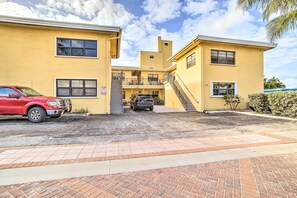 Apartment (0 Bedroom) | Front of property - Pet-friendly Hollywood Oasis, Walk to Beach! (Hollywood)