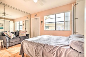 Apartment (0 Bedroom) | Interior - Pet-friendly Hollywood Oasis, Walk to Beach! (Hollywood)