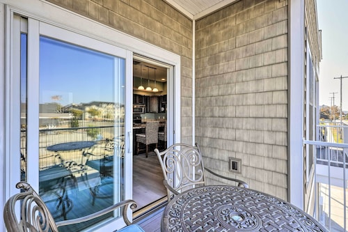 Dtwn Ludington Condo: Balcony, Walk To Beach!