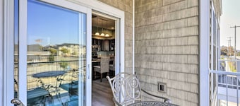 Dtwn Ludington Condo: Balcony, Walk To Beach!