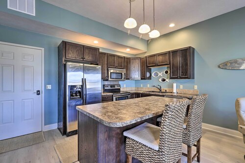 Dtwn Ludington Condo: Balcony, Walk To Beach!