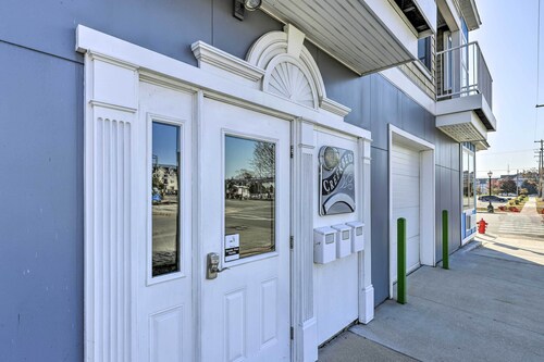 Dtwn Ludington Condo: Balcony, Walk To Beach!