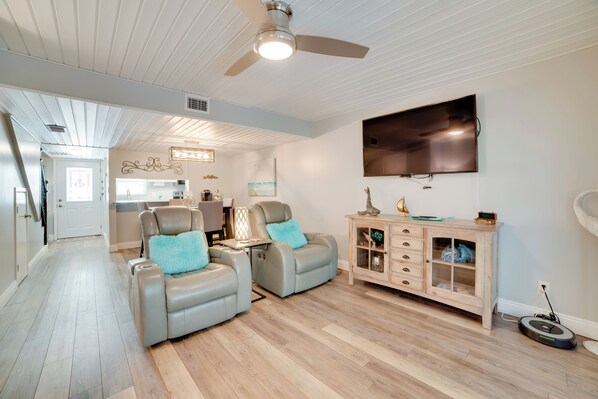 Interior - PCB Townhome: Walk to Beaches, Resort Amenities! (Panama City Beach)